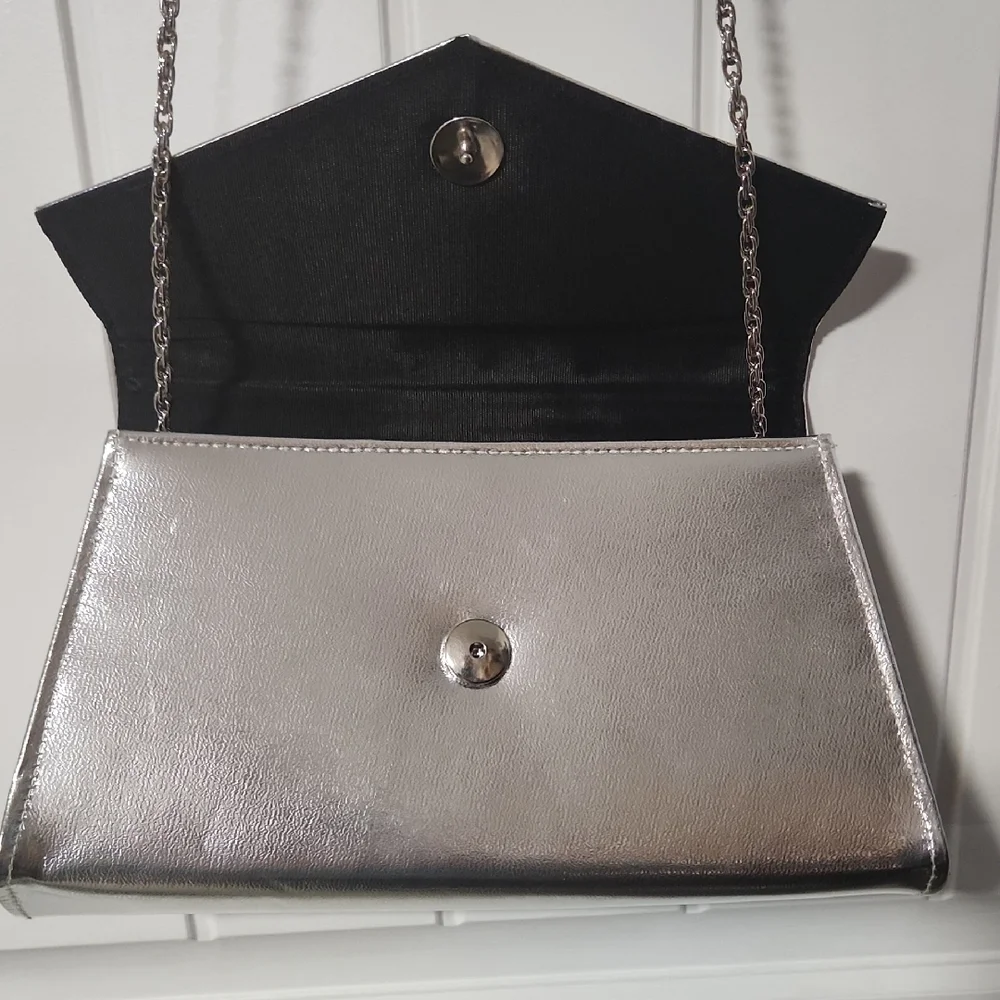 Vintage Silver Metallic Envelope Style 80s Shoulder Bag With Chain Strap